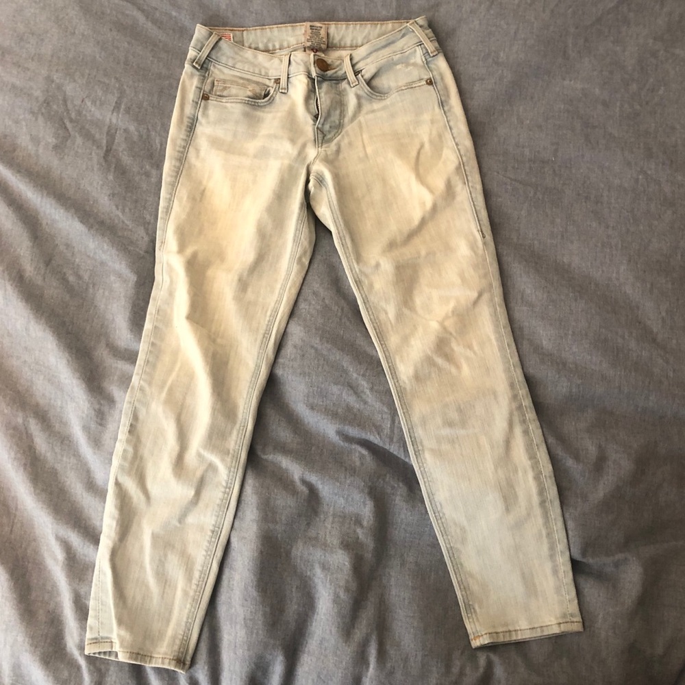 True Religion Light Wash Denim Cropped Jeans 27